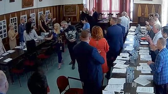 Brawami podziękowano dyrektorce za wieloletnią pracę Brawami podziękowano dyrektorce za wieloletnią pracę