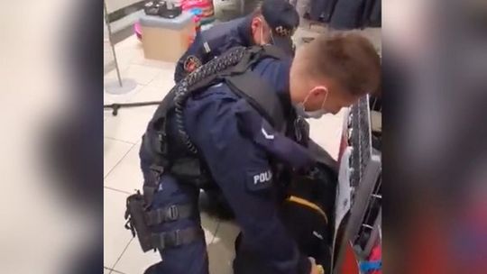 Brutalna interwencja policji w sklepie. Gaz i paralizator w użyciu