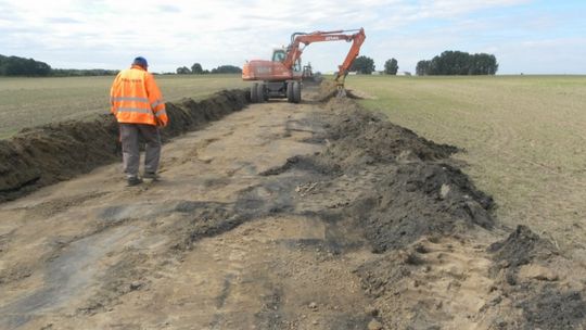 Budują drogę wśród pól. Będzie dojazd do S3