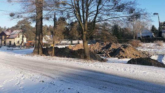 Budują maszt nadajnika w pobliżu szkoły. Władza nie przejawia zainteresowania