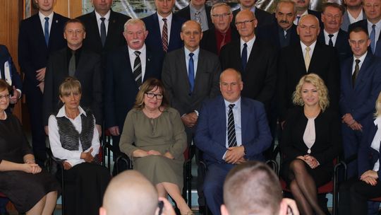 Budżet się wali! – ostrzega radny. Na nadzwyczajnej sesji podniosą opłaty śmieciowe i stawki podatku