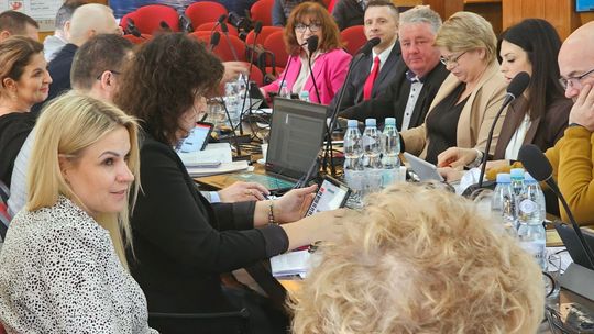 Burmistrz bez absolutorium i wotum zaufania? Radni traktowani jak chorągiewki?