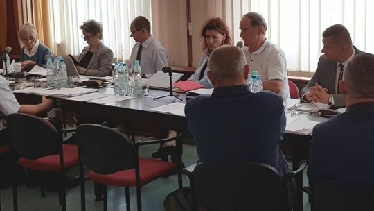 Burmistrz lekceważy mieszkańców i radnych. Radny krytykuje Sawaryna [WIDEO]