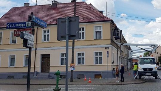 Burmistrz nie liczy się ze zdaniem mieszkańców w sprawie ich własności? Spór o elewację 