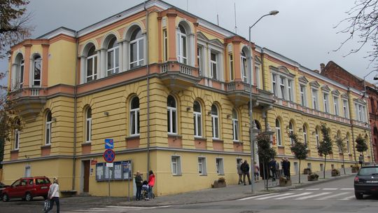 Burmistrz ogłasza konkursy na dyrektorów