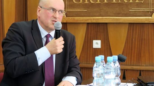 Burmistrz Sawaryn nie lubi pewnych pytań