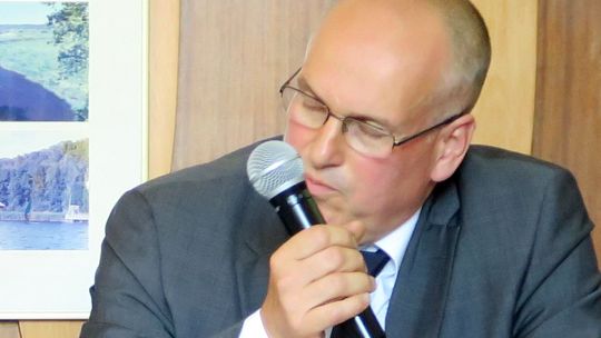 Burmistrz Sawaryn śpi i pytań nie słyszy?