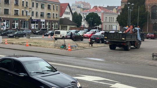 Burmistrz "upiększa" największą kuwetę w mieście