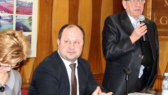 Burmistrz zawiadamia prokuraturę Burmistrz zawiadamia prokuraturę