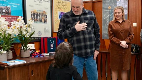 Burmistrza Mieczysława Sawaryna „ciągniemy” za ośle uszy z herbu Burmistrza Mieczysława Sawaryna „ciągniemy” za ośle uszy z herbu