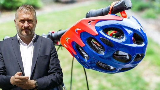 Burza o kaski dla rowerzystów jeżdżących na e-hulajnogach. Mistrz nie wytrzymał