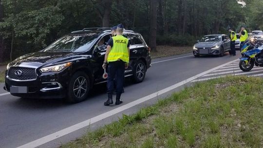 Był już karany za jazdę ,,na podwójnym gazie’’. Policjanci zajęli mu auto