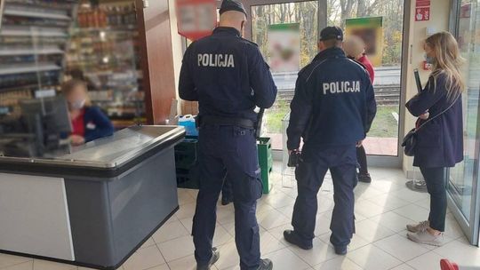 Był w sklepie bez maseczki. Policjanci rozpoznali w nim poszukiwanego