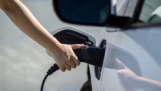 Dopłaty na zakup samochodu i roweru. W lutymstart programu NaszEauto. Sprawdź, komu przysługuje dotacja