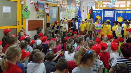 "Calineczka" i goście z Pinnow śpiewająco w wiosennym świecie dziecięcej fantazji [ZDJĘCIA, FILM cz.2]