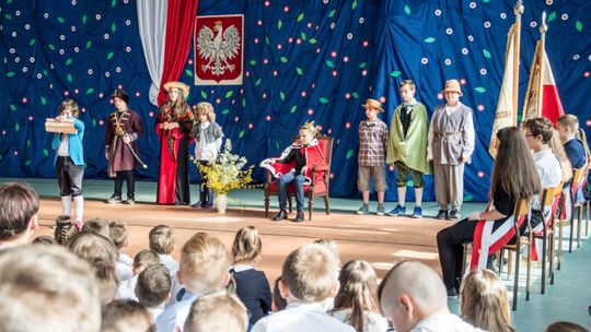 Celebracja Święta Konstytucji 3 Maja w najbardziej turystycznym miasteczku w powiecie Celebracja Święta Konstytucji 3 Maja w najbardziej turystycznym miasteczku w powiecie
