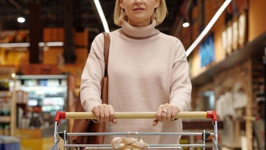 Cena to za mało dla polskiego konsumenta. Nowy model zakupu produktów spożywczych