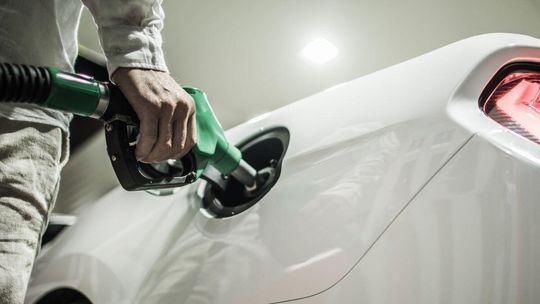 Na stacjach paliw zapłacimy więcej na początku 2025 r. Transport wpływa na ceny produktów