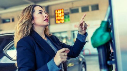 Ropa najdroższa w historii. Oto rady ekspertów jak przetrwać paliwowy szok cenowy