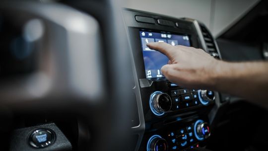 Słuchają głośno muzyki w samochodzie? Niech płacą mandat Słuchają głośno muzyki w samochodzie? Niech płacą mandat