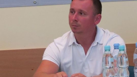 Chce zwolnić z pracy radnego