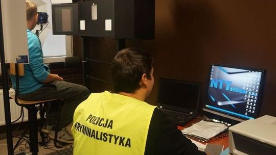 Chciał kupić aparat na prezent, a został bez pieniędzy