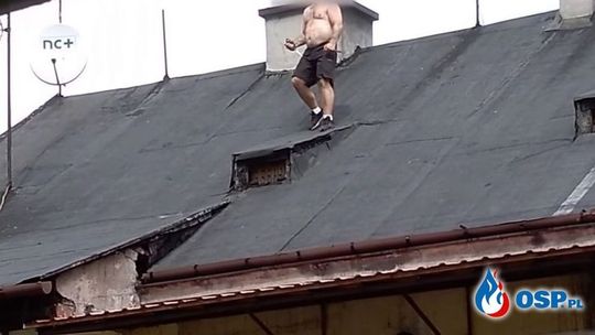 Z pętlą na szyi chciał powiesić się na dachu