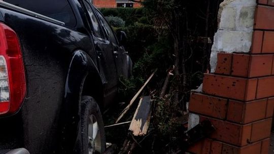 Chciał uniknąć zderzenia ze zwierzyną i uderzył w dom 