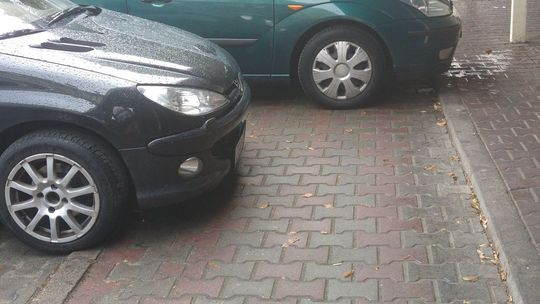 Chodnik to czy parking?