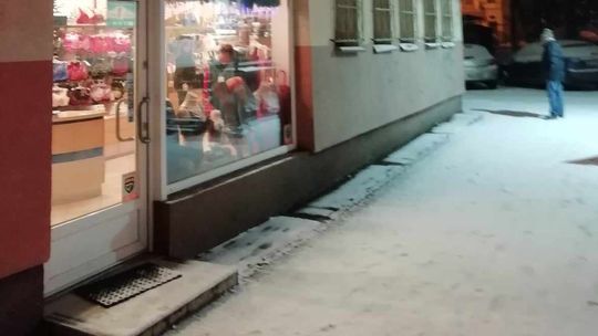 Chodniki są zaniedbane. Trzeba patrzeć pod nogi