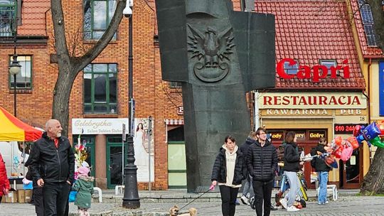 Chojna rozbłyśnie świąteczną magią! Jarmark i koncert Wojtka Cugowskiego