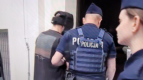 Chojna: Usłyszał zarzuty za zabójstwo matki i atak na babcię. Nie przyznaje się do winy