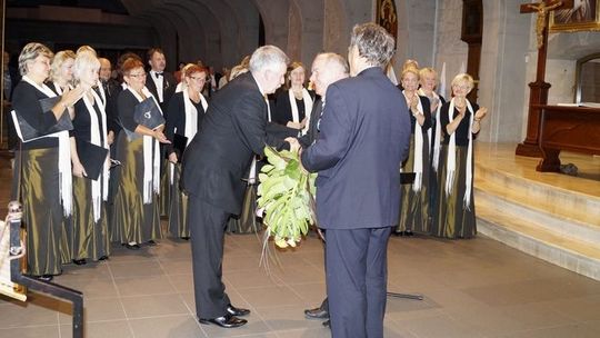 Chór i burmistrz na pielgrzymce w Częstochowie
