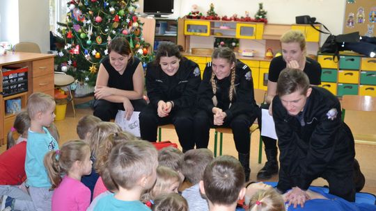 Ciekawy sposób przekazywania wiedzy - młodzież przedszkolakom