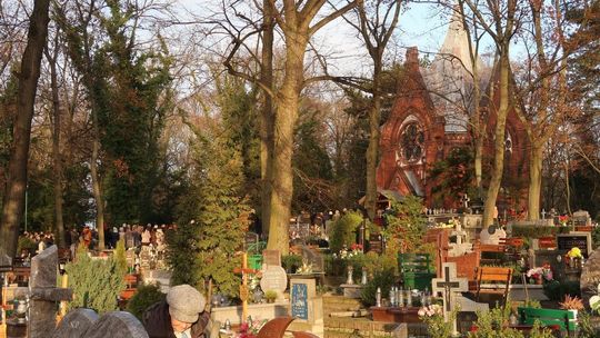 Cmentarze zamknięte 31 października oraz 1 i 2 listopada. Jest decyzja rządu