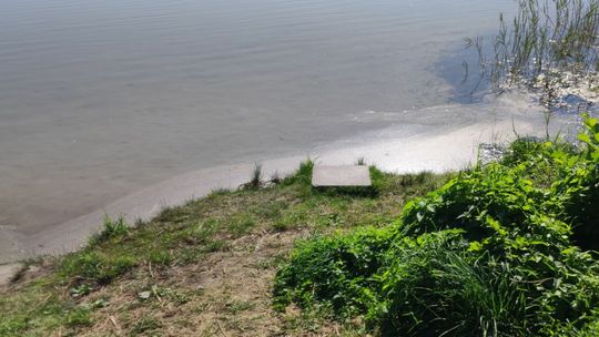 Co to za dziwny osad na jeziorze? Co to za dziwny osad na jeziorze?