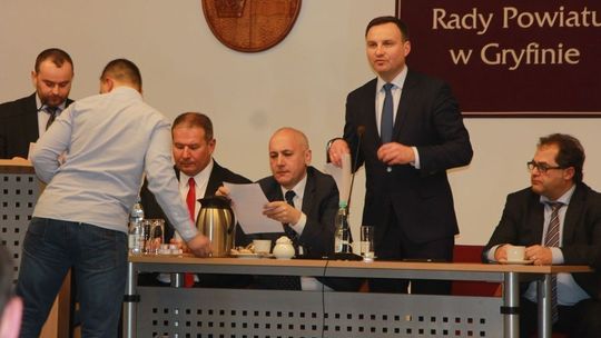 Co z mediami lokalnymi i mainstreamowymi