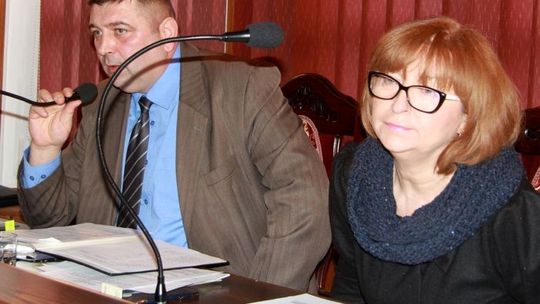 Co zaburzyło rozpoczęcie sesji. Kto teraz rządzi