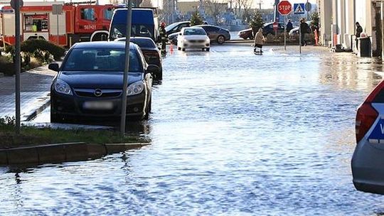 Cofka podtopiła miasto. Czy przejedziemy przez Międzyodrze?