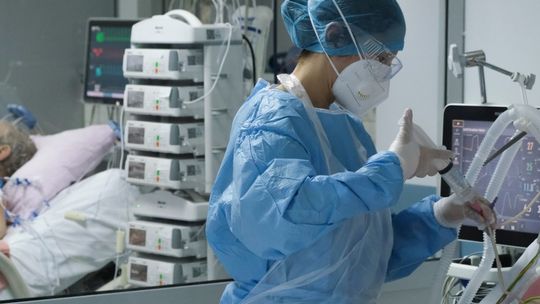 Coraz więcej nowych zakażeń w powiecie, województwie i kraju