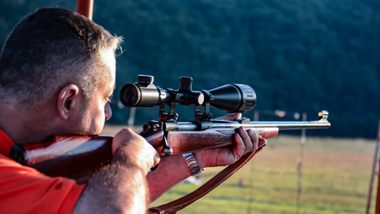 Coraz więcej z nas Polaków chce mieć swoją broń