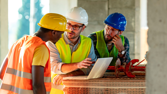 Cudzoziemcy pracują na nasze PKB. Nowe kierunki dla firm, którym wciąż brakuje rąk do pracy