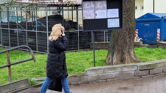Klepsydra jest symbolem przemijania, które wpisane jest w każdą ludzką historię