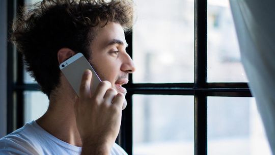 Czy gdy często korzystam ze smartfonu, to mogę mieć przez to raka?