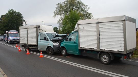Czołowe zderzenie aut na Pomorskiej