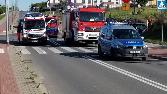 Czołowe zderzenie w Gryfinie. Kobieta odwieziona karetką do szpitala