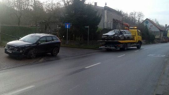 Czołówka dwóch aut