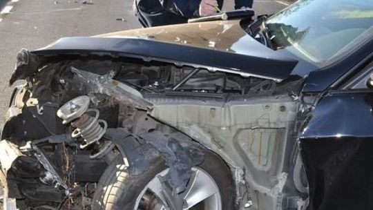 Czołówka na łuku drogi. Uczestnicy wypadku, w tym nastolatka, w szpitalu