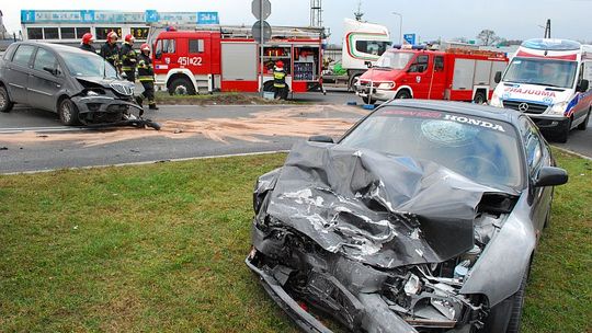 Czołówka na Łużyckiej. Dwoje rannych trafiło do szpitala