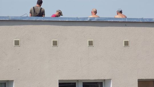 Czterech na dachu w upalne południe